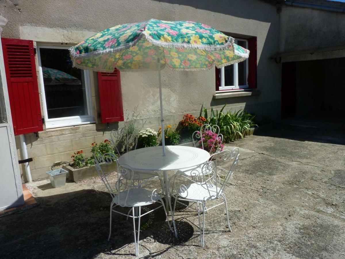 Maison Renovee Avec Cour Privee, Proche De Gannat, 3 Chambres, Animaux Acceptes, Equipements Modernes. - Fr-1-489-37 Poezat Exterior foto